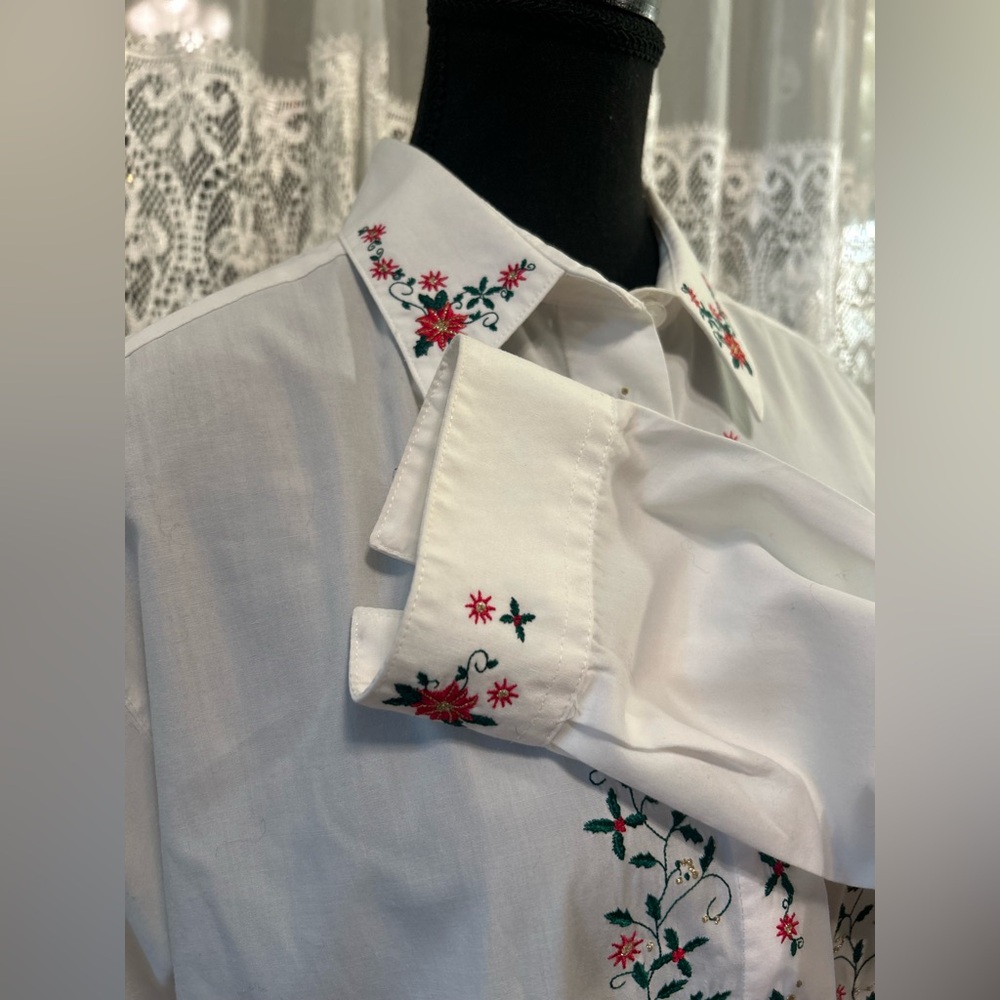 Vintage Tabi International Embroidered Holiday Shirt – Size L - Picture 2 of 5
